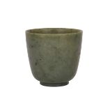 SPINACH JADE CUP, 19TH CENTURY 清19世紀 碧玉酒杯 Carved with gently flared sides, supported on a short foot