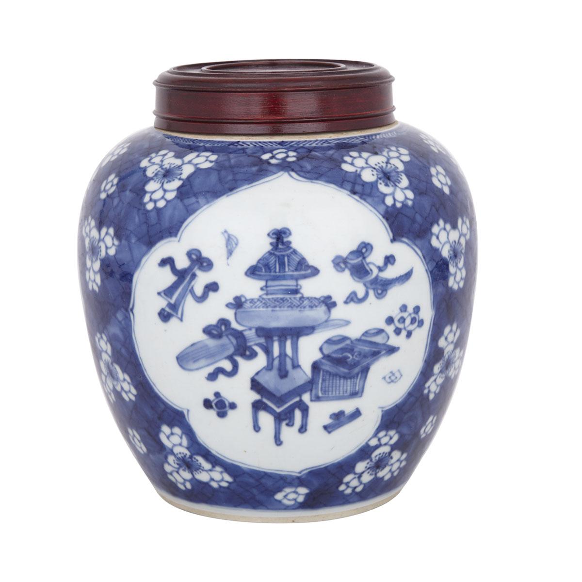 A BLUE AND WHITE ‘100 ANTIQUES’ GINGER JAR AND COVER, MARK OF KANGXI AND OF THE PERIOD (1662-1722) - Image 2 of 3