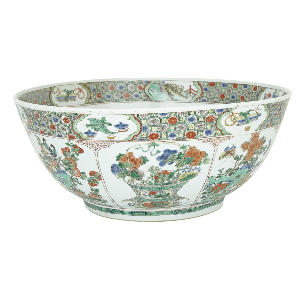 A MASSIVE FAMILLE-VERTE WUCAI PUNCH BOWL, MARK AND PERIOD OF KANGXI (1662-1772) 清康熙 五彩牡丹瑞果紋大碗 Finely - Image 3 of 10
