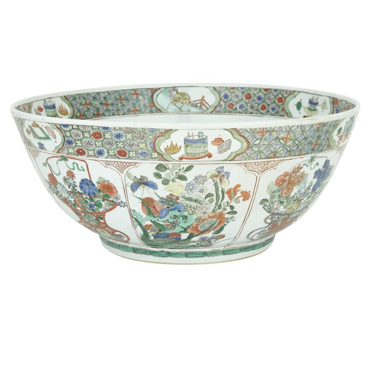 A MASSIVE FAMILLE-VERTE WUCAI PUNCH BOWL, MARK AND PERIOD OF KANGXI (1662-1772) 清康熙 五彩牡丹瑞果紋大碗 Finely - Image 8 of 10