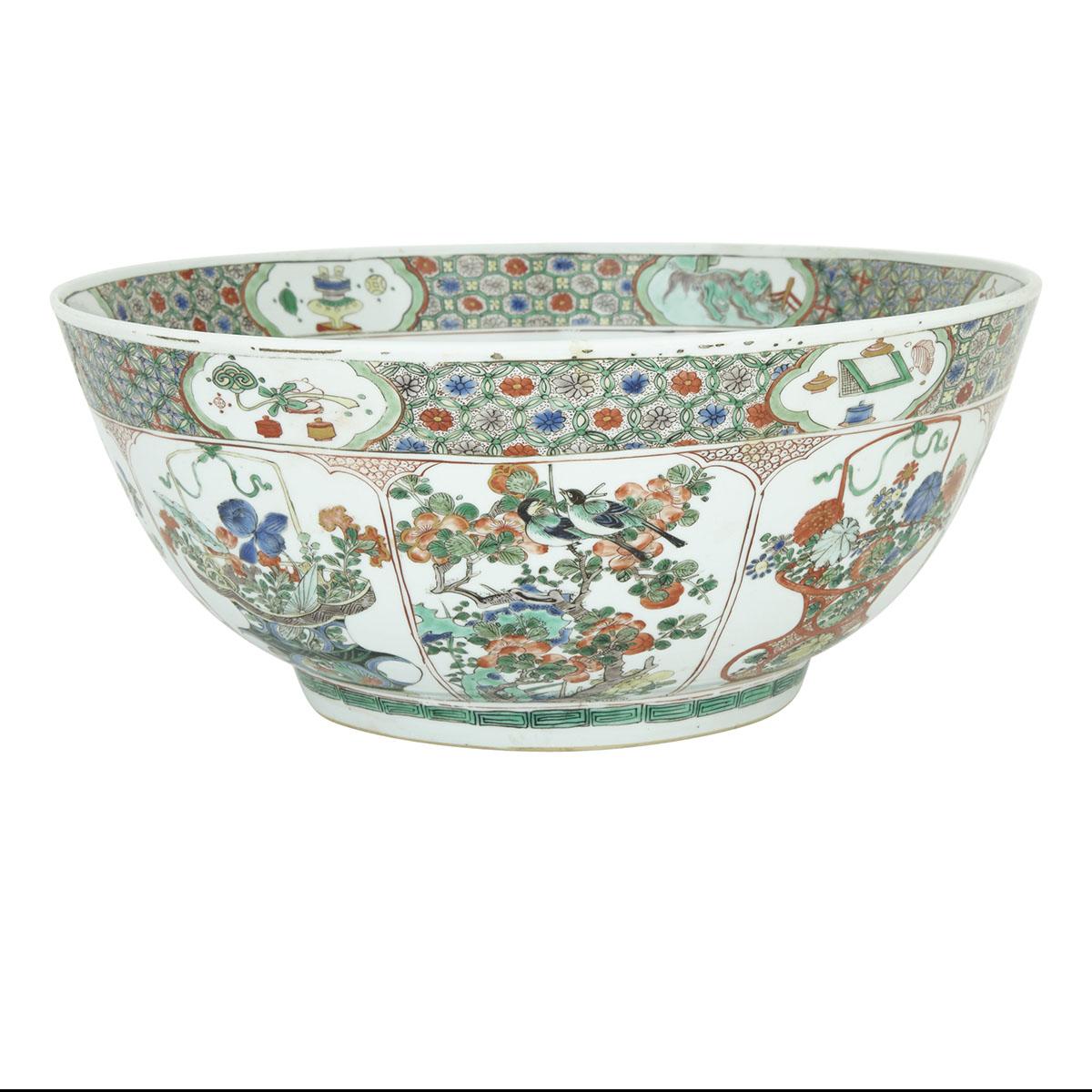 A MASSIVE FAMILLE-VERTE WUCAI PUNCH BOWL, MARK AND PERIOD OF KANGXI (1662-1772) 清康熙 五彩牡丹瑞果紋大碗 Finely - Image 6 of 10