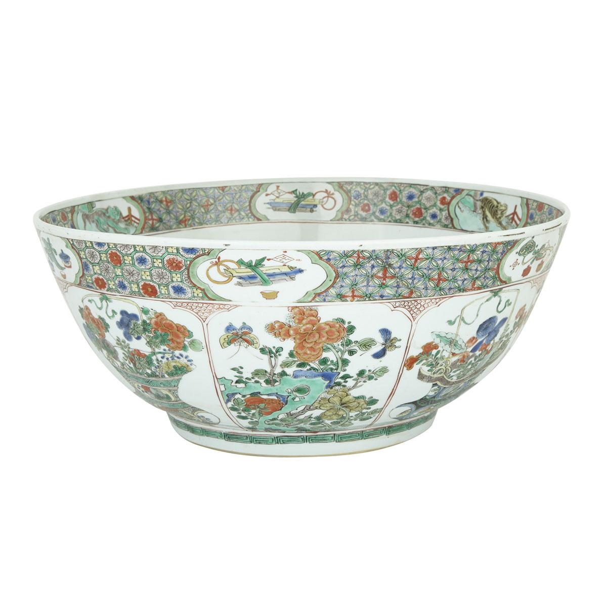 A MASSIVE FAMILLE-VERTE WUCAI PUNCH BOWL, MARK AND PERIOD OF KANGXI (1662-1772) 清康熙 五彩牡丹瑞果紋大碗 Finely - Image 4 of 10