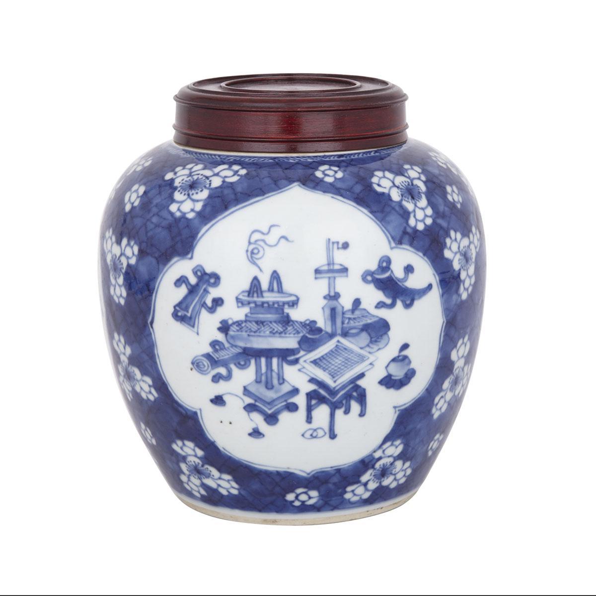 A BLUE AND WHITE ‘100 ANTIQUES’ GINGER JAR AND COVER, MARK OF KANGXI AND OF THE PERIOD (1662-1722) - Image 3 of 3