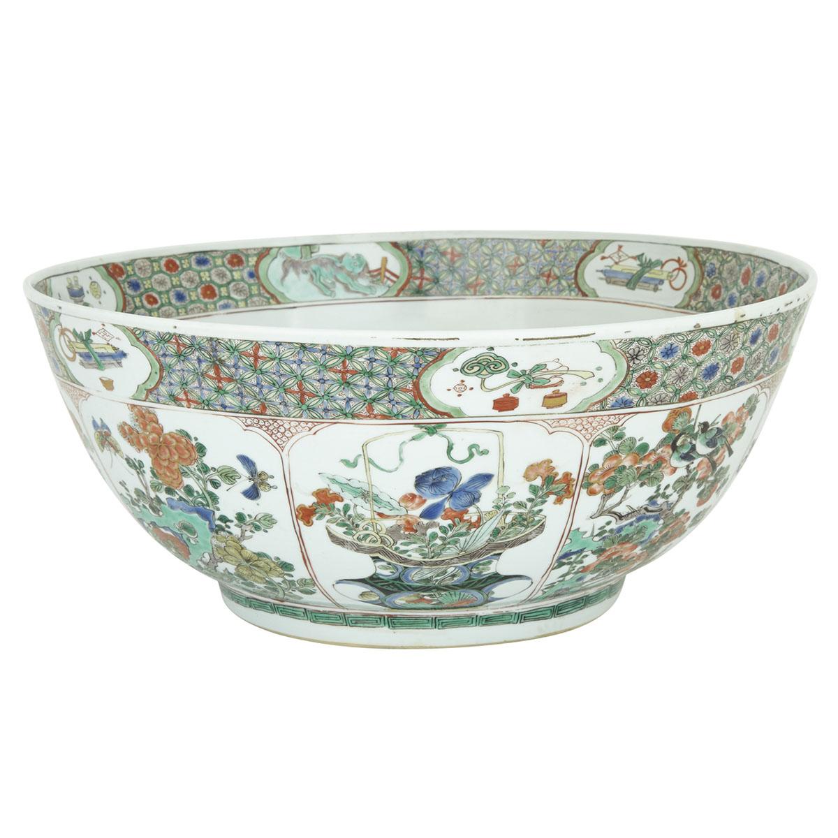 A MASSIVE FAMILLE-VERTE WUCAI PUNCH BOWL, MARK AND PERIOD OF KANGXI (1662-1772) 清康熙 五彩牡丹瑞果紋大碗 Finely - Image 5 of 10