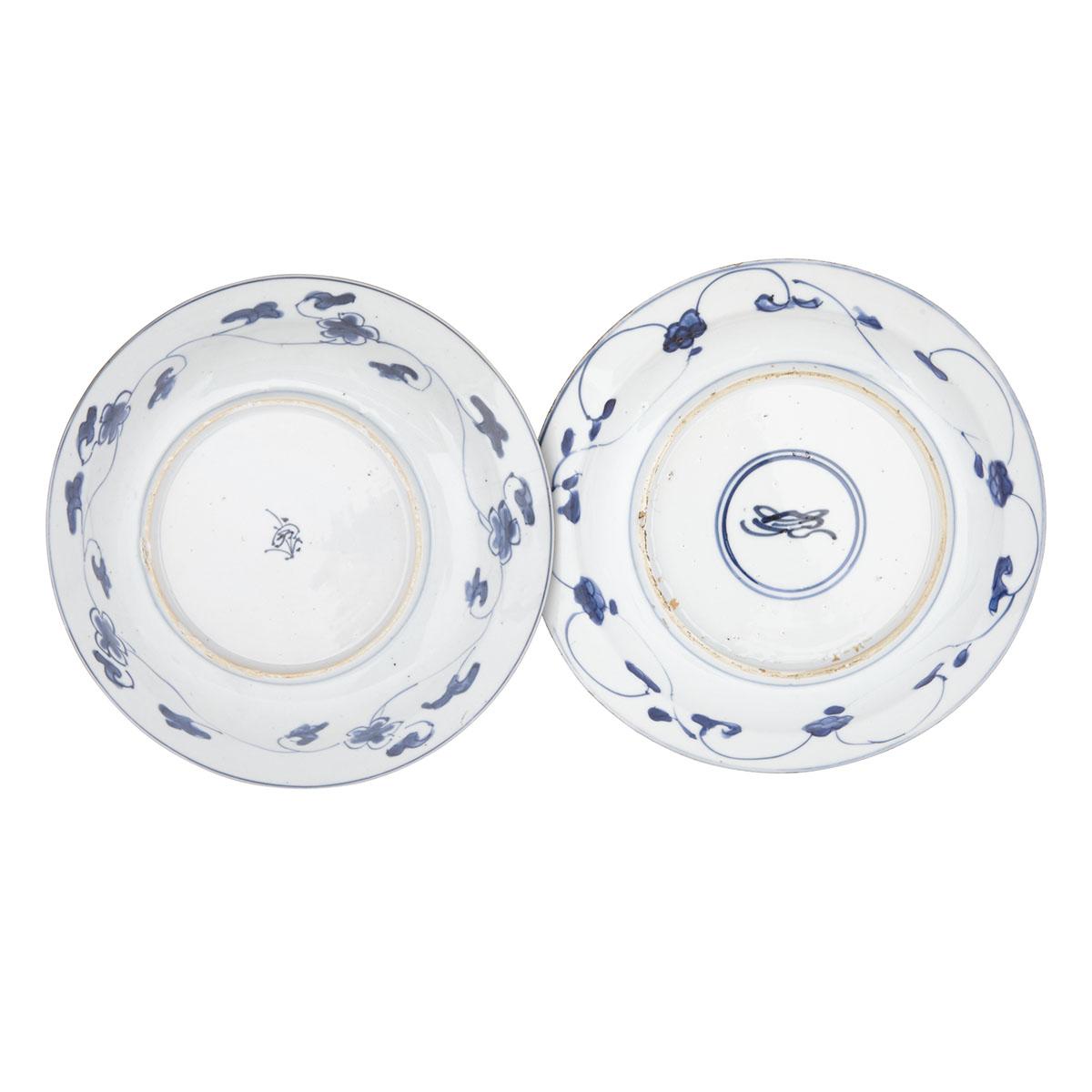 A PAIR OF BLUE AND WHITE PLATES, KANGXI MARK AND OF THE PERIOD (1662-1722) 清康熙 花押款青花盤一對 Each with - Image 2 of 2