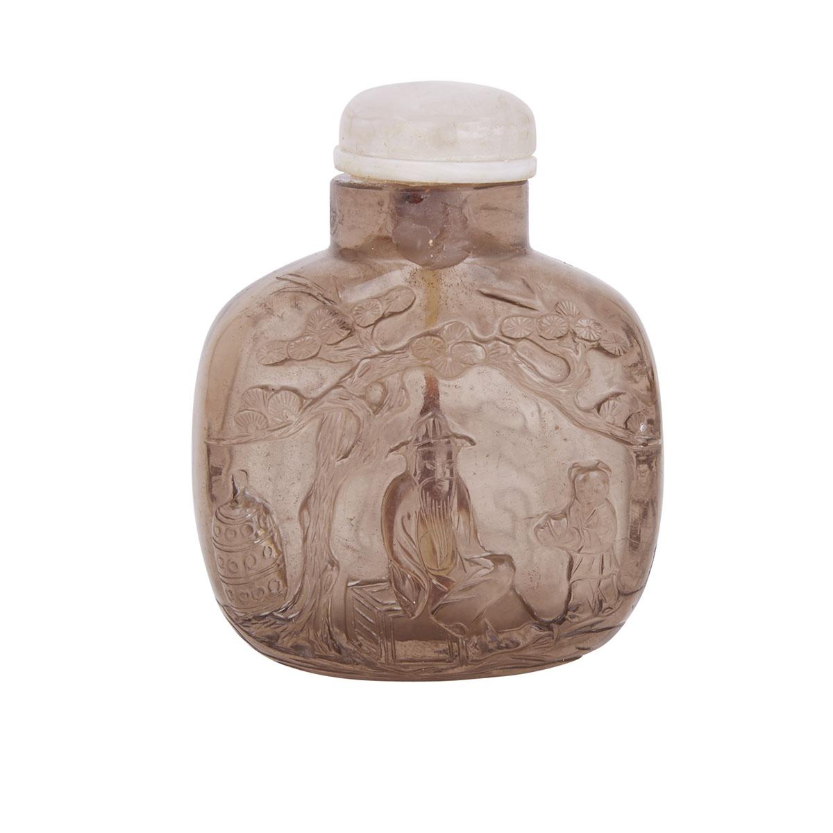 A LARGE ROCK CRYSTAL SNUFF BOTTLE, 19TH CENTURY 清十九世紀 灰水晶巧雕人物鼻煙壺 Of rounded rectangular form, carved