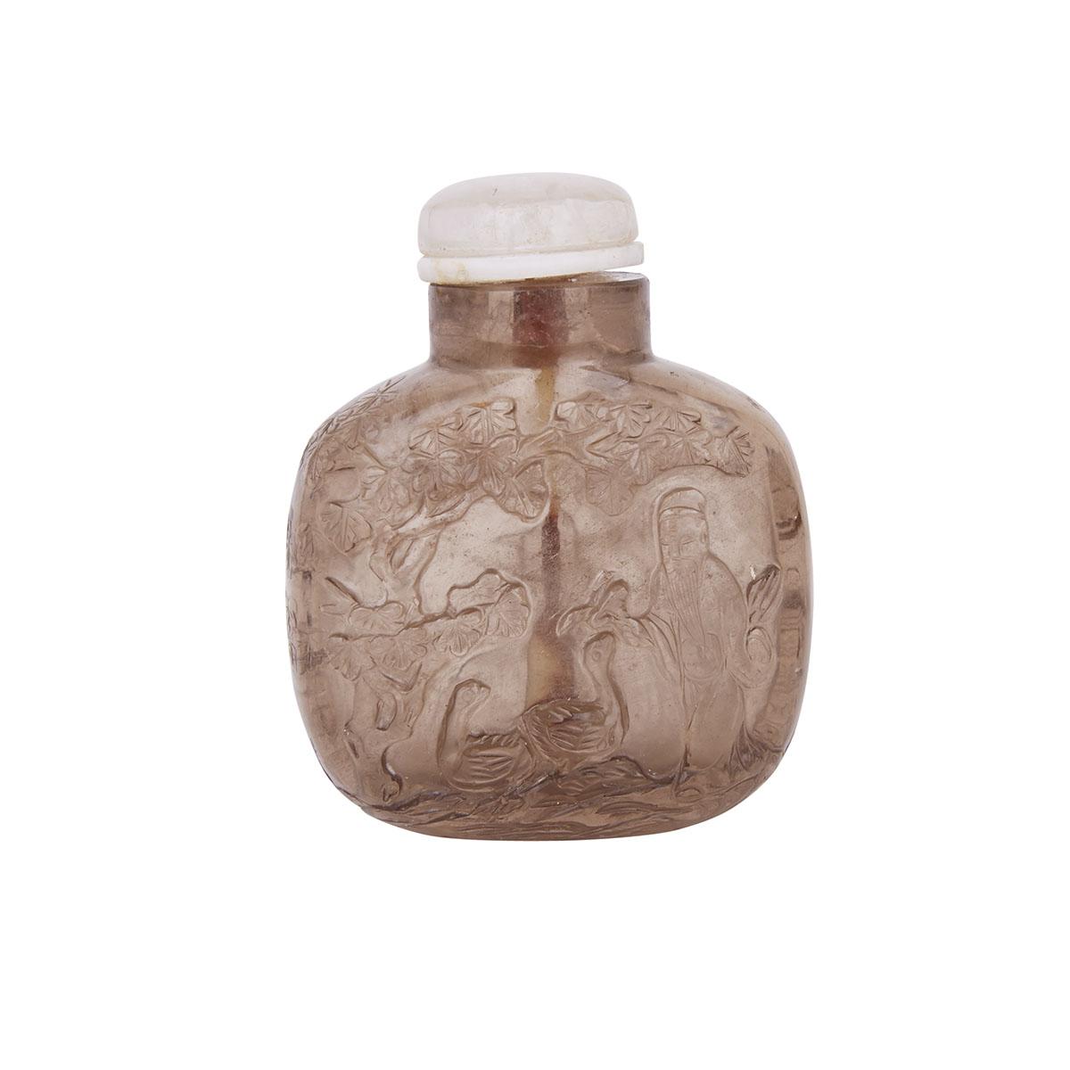 A LARGE ROCK CRYSTAL SNUFF BOTTLE, 19TH CENTURY 清十九世紀 灰水晶巧雕人物鼻煙壺 Of rounded rectangular form, carved - Image 2 of 2