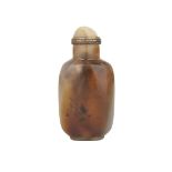 A SMALL SHADOW AGATE SNUFF BOTTLE, 19TH CENTURY 清十九世紀 皮影馬腦鼻煙壺 Of warm honey brown, milky white and