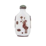 A DOUBLE LAYER PEKING GLASS ‘100 ANTIQUES’ SNUFF BOTTLE, EARLY 20TH CENTURY 清末 雙套京料玻璃 博古圖鼻煙壺 Of a