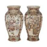 A PAIR OF JAPANESE SATSUMA VASES, MEIJI PERIOD OR LATER 明治時代或更晚 薩摩燒瓶一對 Rendered with raised enamels,