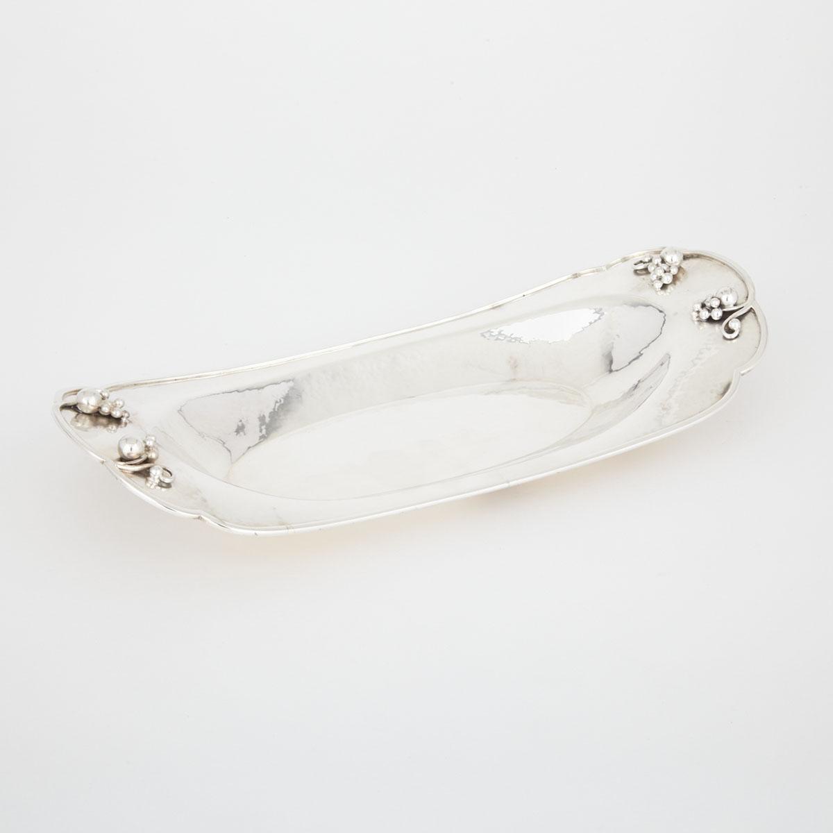 CANADIAN SILVER BREAD TRAY, CARL POUL PETERSEN, MONTREAL, QUE., MID-20TH CENTURYof shaped oblong