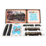 A Wrenn Railways Set No.3 ‘OO/HO Electric Train Set –with track oval. Comprising 4-6-2 tender