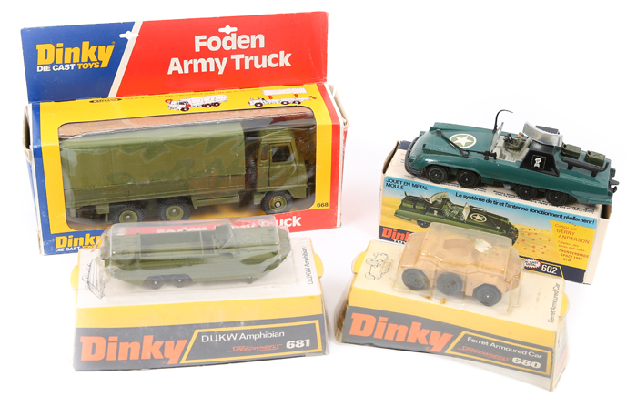 A quantity of Dinky military items. Armoured Command car (602), Land Rover Bomb Disposal Unit (604),