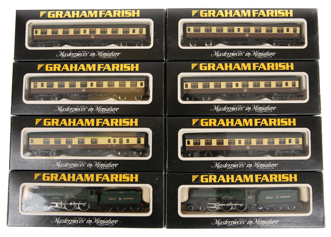 A quantity of Graham Farish ‘N’ gauge Locomotives and Rolling Stock. 2 x Great Western Castle
