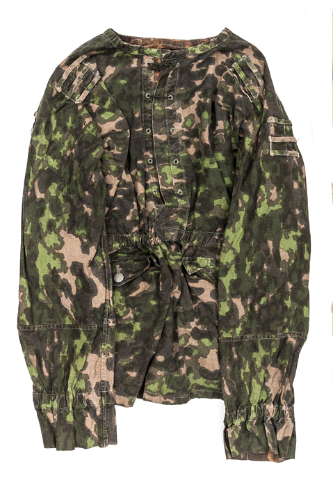 A rare Waffen SS “blurred” pattern camouflage reversible smock, elasticated waist band and cuffs,