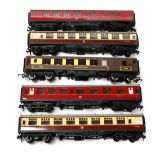 16 Wrenn and Hornby-Dublo 2-rail passenger coaches. 3 x Wrenn Pullman cars: 2 x Aries and Car No.