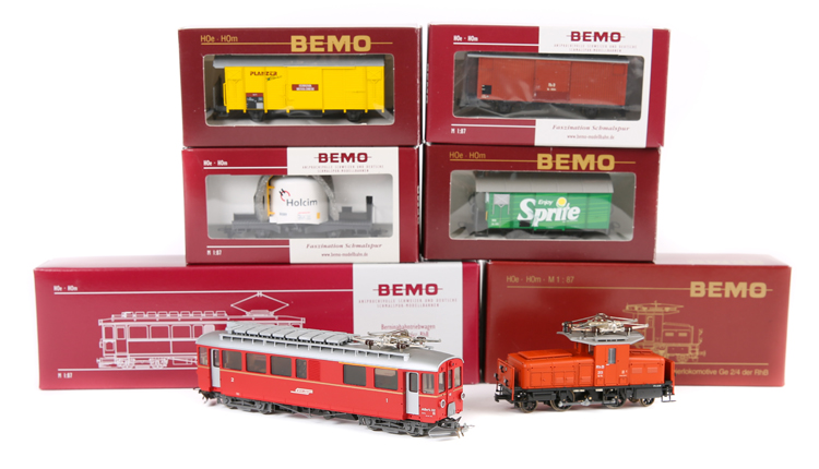 12 BEMO HOE/HOM Locomotive, Rail car and freight rolling stock. A RhBGe 2/4 213 electric