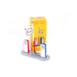 French Dinky Toys Poste De Ravitaillement 49D. A Petrol Pump Station dating from 1954-59. Comprising