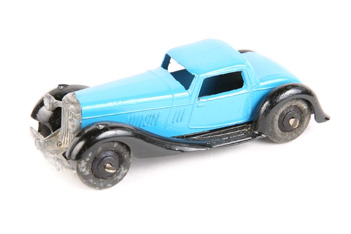 Dinky Toys Bentley 36b. In mid blue with black closed chassis, ridged black wheels and black