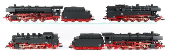 4 Fleischmann HO gauge steam locomotives. DB class 41 2-8-2 tender locomotive RN 41 270. DB class 03