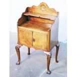 A reproduction Georgian style walnut bedside cabinet. H83cm