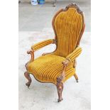 A good quality Victorian walnut spoon back chair. W68cm D70cm H107cm.