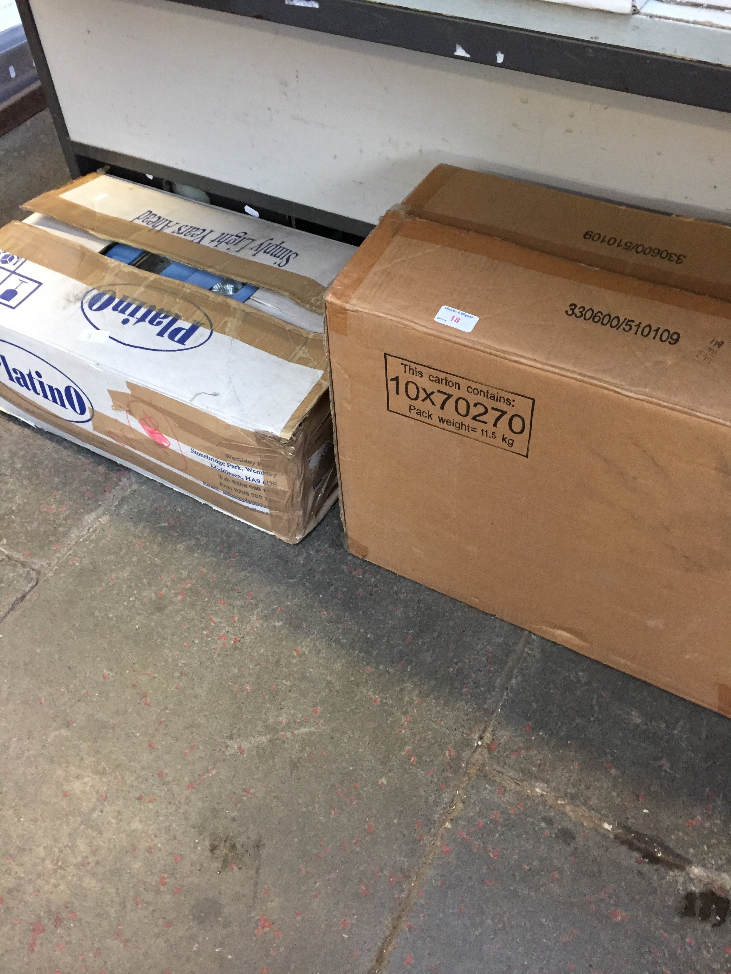 2 BOXES OF LIGHT FITTINGS