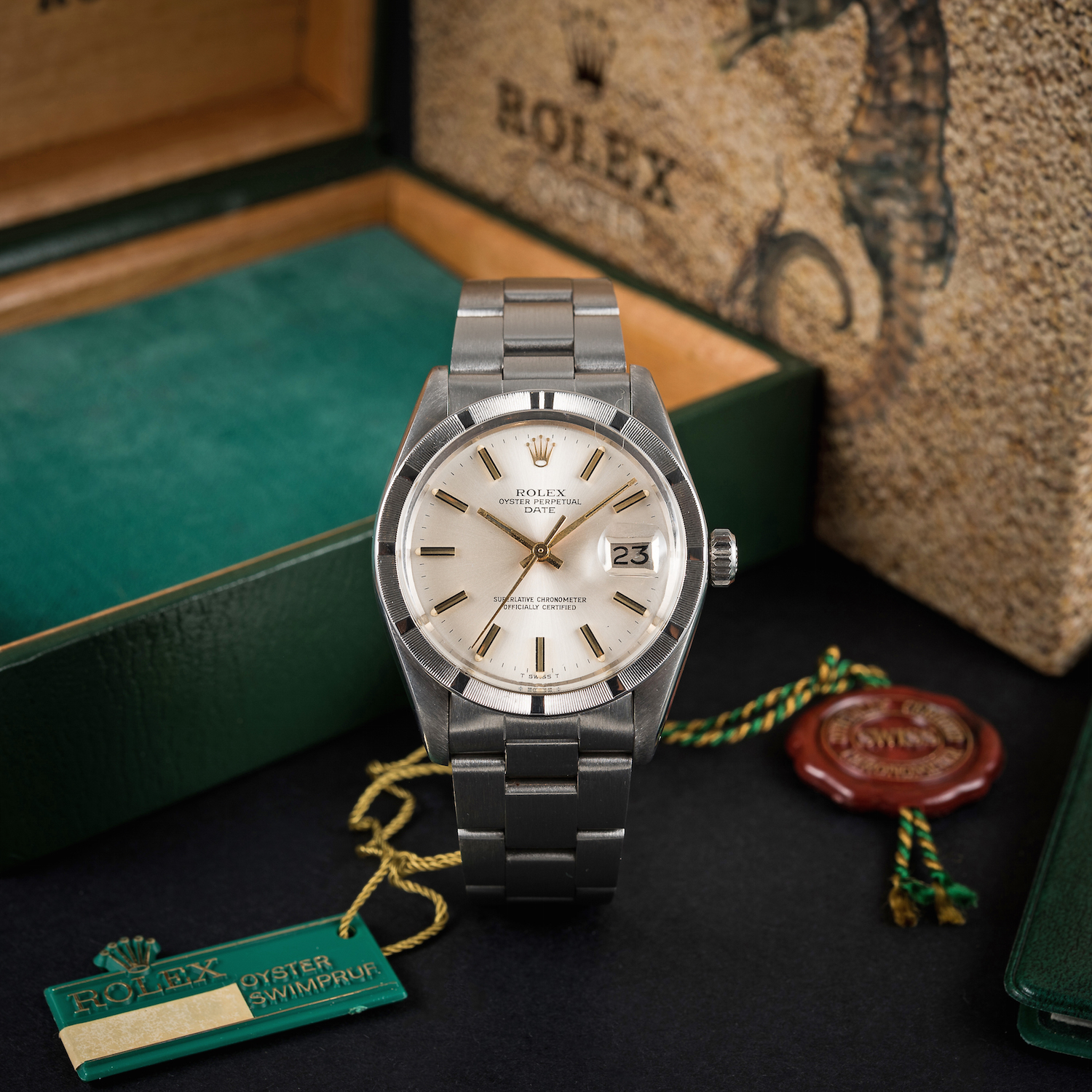 A GENTLEMAN'S STAINLESS STEEL ROLEX OYSTER PERPETUAL DATE BRACELET WATCH DATED 1981, REF. 1501