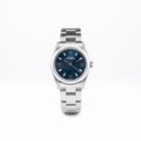 A MID SIZE STAINLESS STEEL ROLEX OYSTER PERPETUAL BRACELET WATCH DATED 1998, REF. 77080 
D: Blue