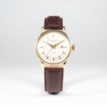 A GENTLEMAN'S 18K SOLID GOLD IWC AUTOMATIC WRIST WATCH CIRCA 1950s 
D: Silver dial with gilt