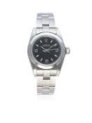 A LADIES STAINLESS STEEL ROLEX OYSTER PERPETUAL BRACELET WATCH CIRCA 1995, REF. 67180 WITH BOX &