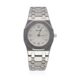 A LADIES STAINLESS STEEL AUDEMARS PIGUET ROYAL OAK BRACELET WATCH CIRCA 2004  D: Silver guilloche