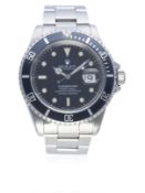 A GENTLEMAN'S STAINLESS STEEL ROLEX OYSTER PERPETUAL DATE SUBMARINER BRACELET WATCH DATED 1992, REF.