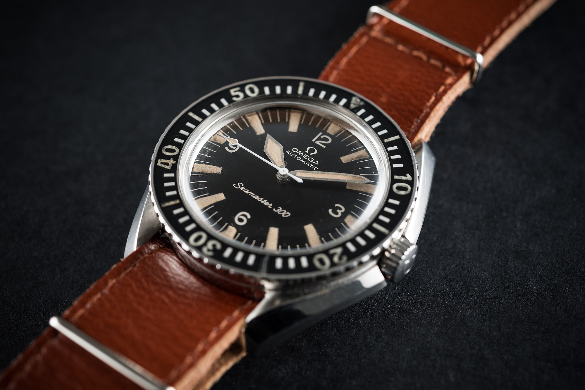 A GENTLEMAN'S STAINLESS STEEL OMEGA SEAMASTER 300 WRIST WATCH CIRCA 1967, REF. 165.024 D: Black dial - Image 2 of 8