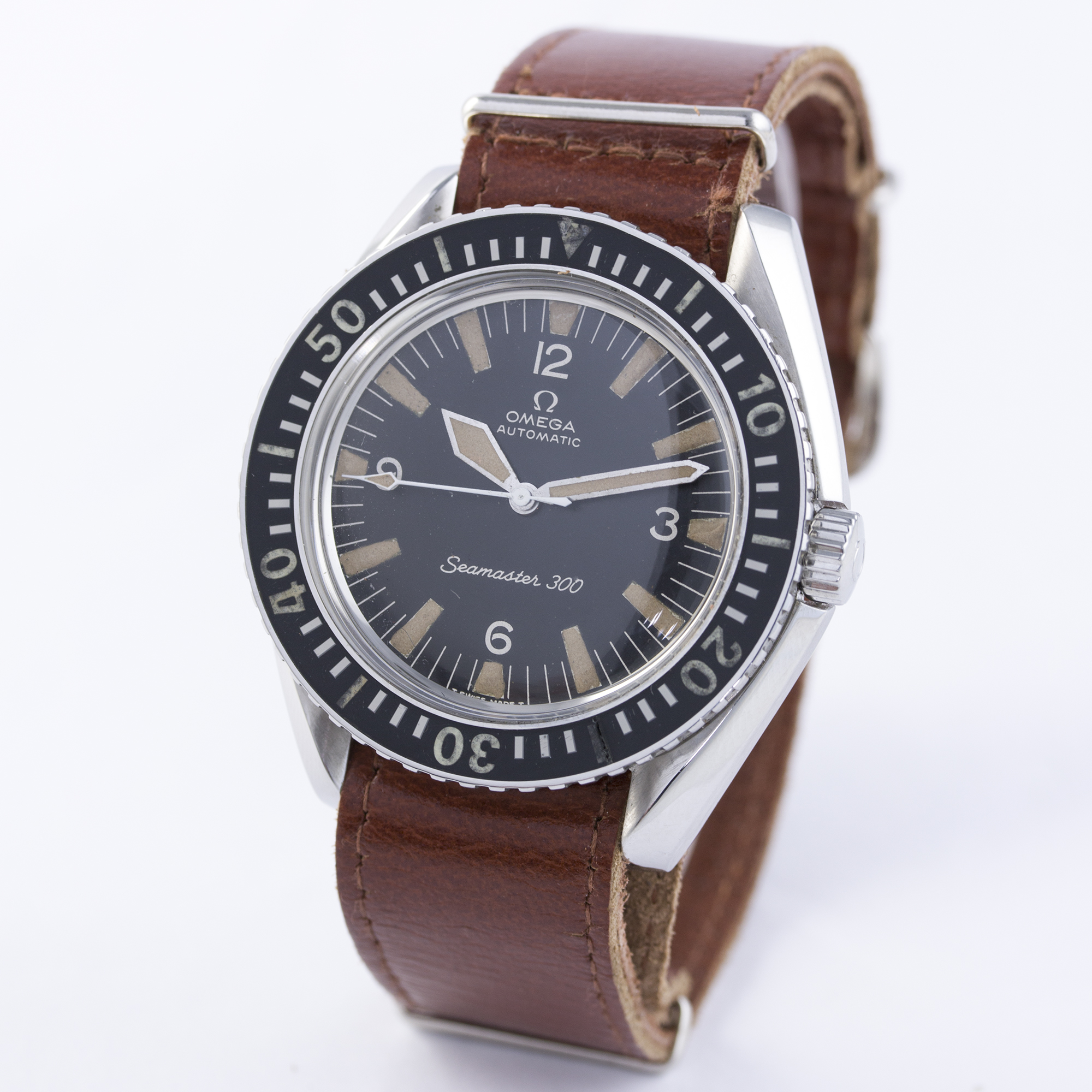 A GENTLEMAN'S STAINLESS STEEL OMEGA SEAMASTER 300 WRIST WATCH CIRCA 1967, REF. 165.024 D: Black dial - Image 3 of 8