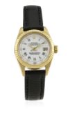 A LADIES 18K SOLID GOLD ROLEX OYSTER PERPETUAL DATEJUST WRIST WATCH CIRCA 1982, REF. 6917 D: White