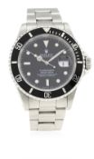 A GENTLEMAN'S STAINLESS STEEL ROLEX OYSTER PERPETUAL DATE SUBMARINER BRACELET WATCH CIRCA 1994, REF.