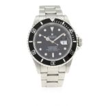 A GENTLEMAN'S STAINLESS STEEL ROLEX OYSTER PERPETUAL DATE SUBMARINER BRACELET WATCH CIRCA 1994, REF.