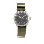 A GENTLEMAN'S STAINLESS STEEL BRITISH MILITARY SMITHS WRIST WATCH DATED 1968 D: Black dial with