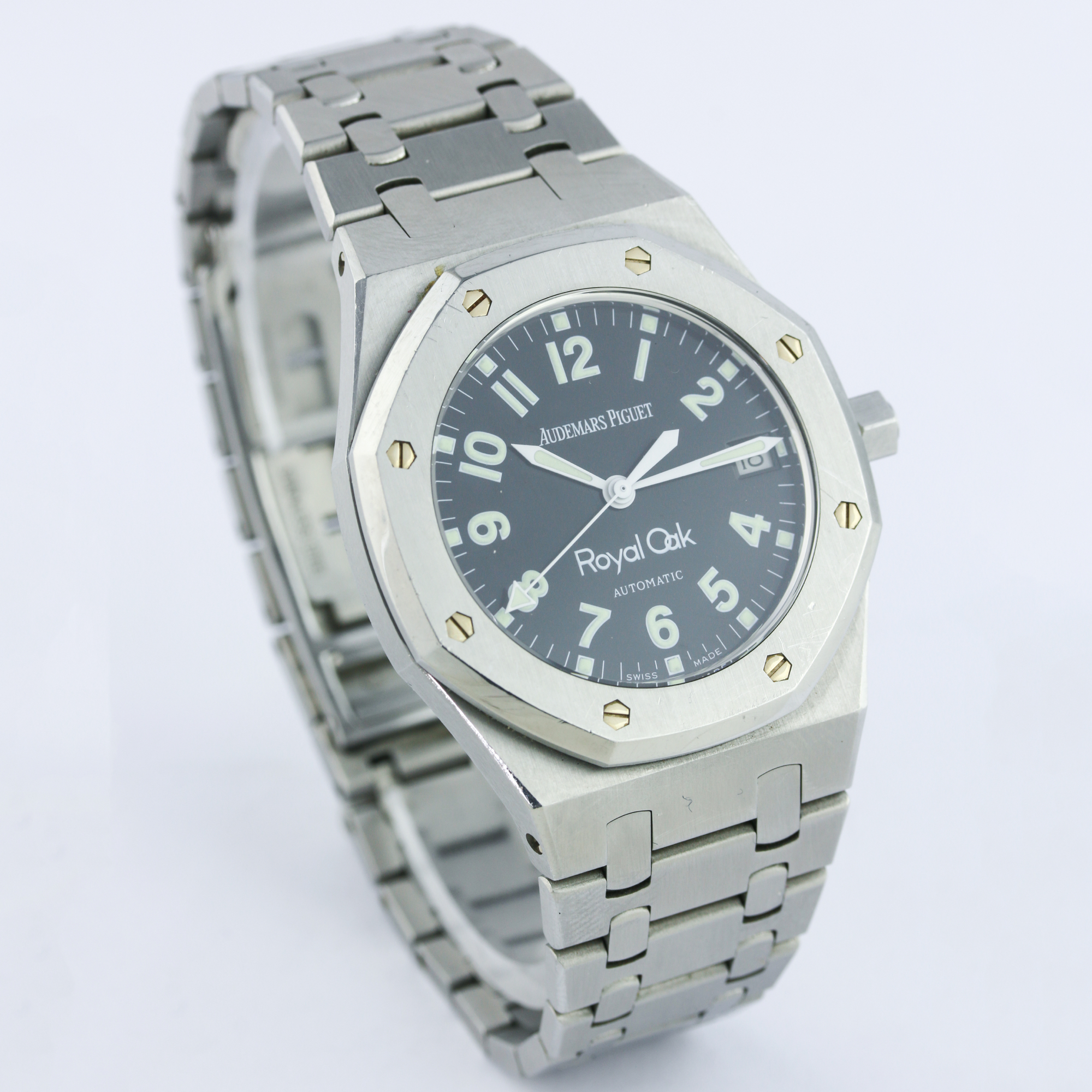 A GENTLEMAN'S STAINLESS STEEL AUDEMARS PIGUET ROYAL OAK MILITARY AUTOMATIC BRACELET WATCH CIRCA 2001 - Image 4 of 7