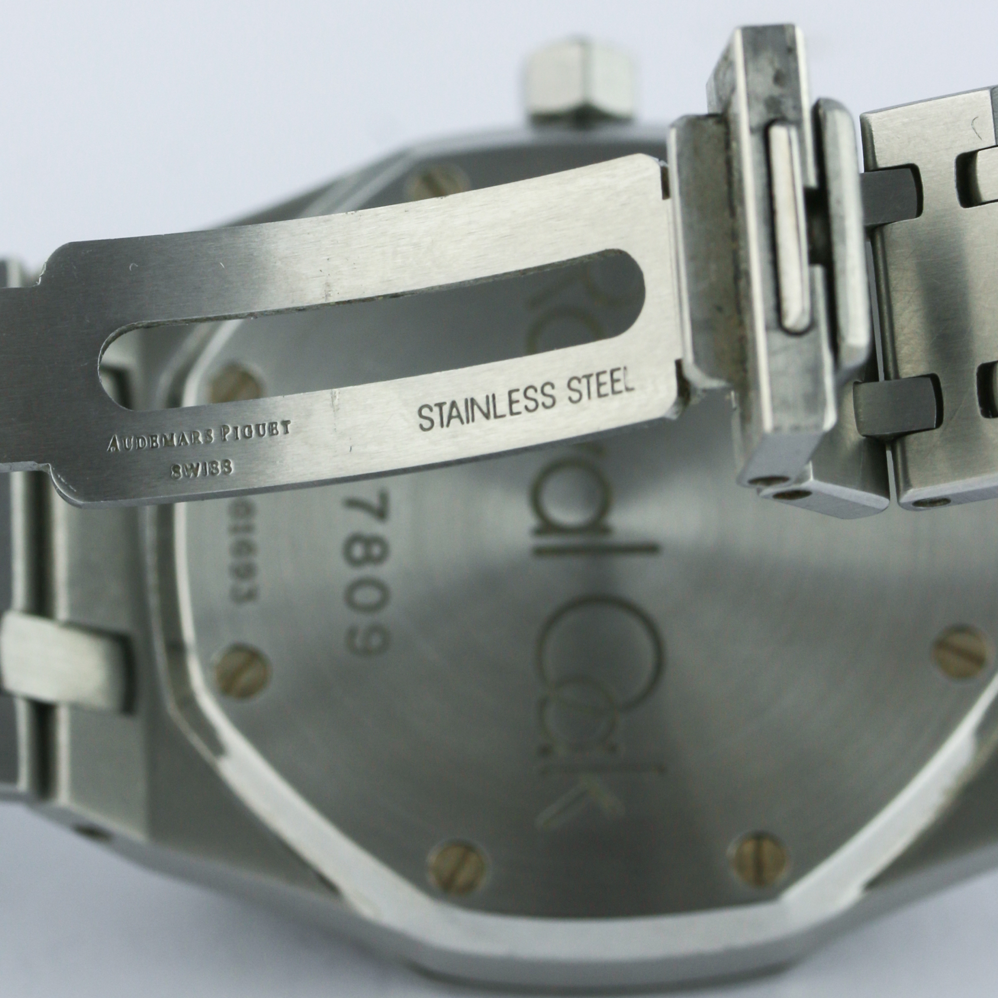 A GENTLEMAN'S STAINLESS STEEL AUDEMARS PIGUET ROYAL OAK MILITARY AUTOMATIC BRACELET WATCH CIRCA 2001 - Image 7 of 7