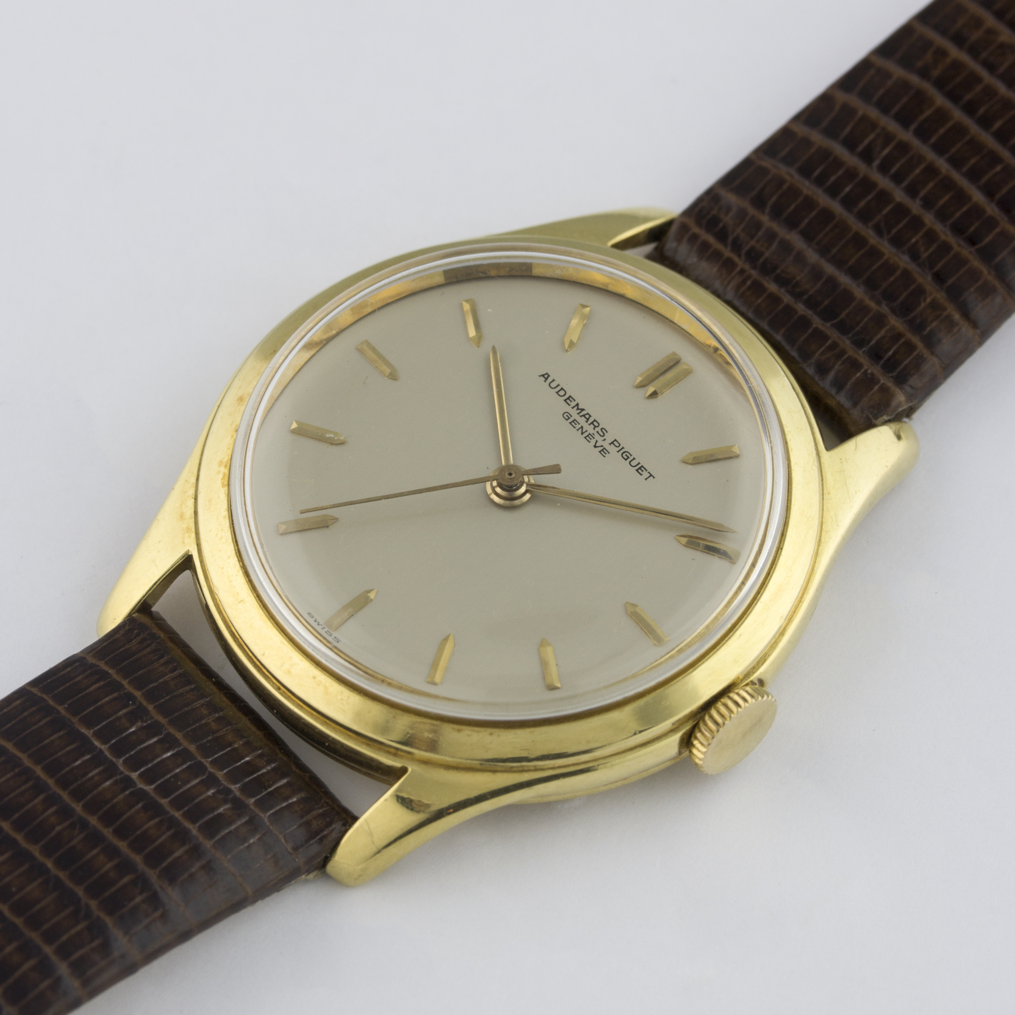 A FINE GENTLEMAN'S 18K SOLID GOLD AUDEMARS PIGUET WRIST WATCH CIRCA 1950s D: Silver dial with gilt - Image 3 of 8