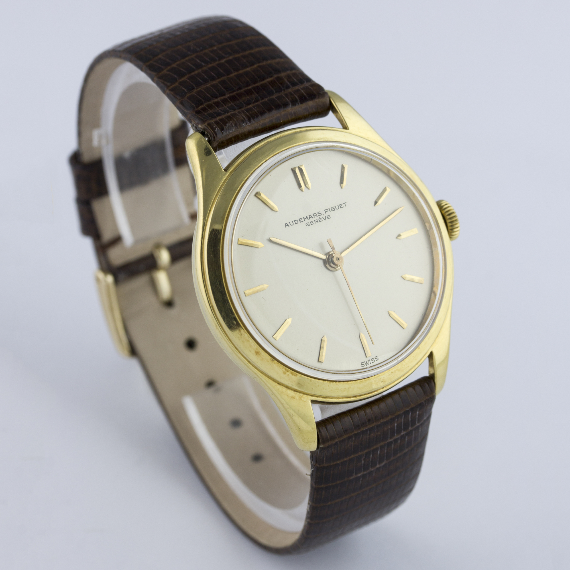 A FINE GENTLEMAN'S 18K SOLID GOLD AUDEMARS PIGUET WRIST WATCH CIRCA 1950s D: Silver dial with gilt - Image 5 of 8