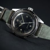 A RARE GENTLEMAN'S STAINLESS STEEL OMEGA SEAMASTER 300 AUTOMATIC WRIST WATCH CIRCA 1964, REF.