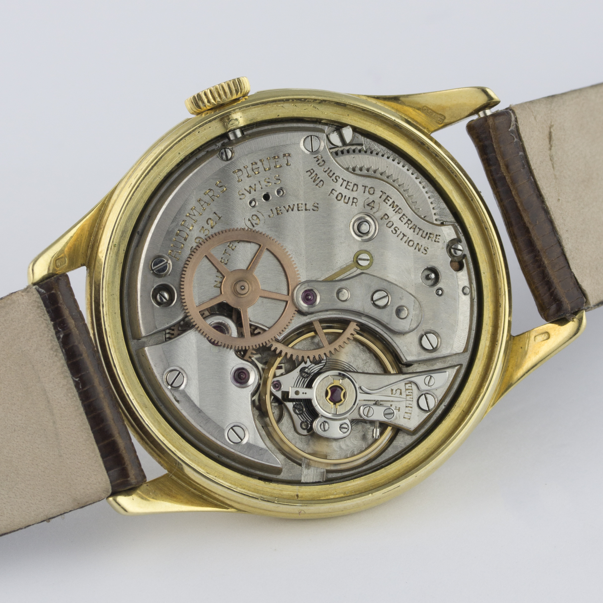 A FINE GENTLEMAN'S 18K SOLID GOLD AUDEMARS PIGUET WRIST WATCH CIRCA 1950s D: Silver dial with gilt - Image 7 of 8