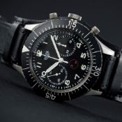 A RARE GENTLEMAN'S STAINLESS STEEL GERMAN MILITARY HEUER "BUND" FLYBACK CHRONOGRAPH WRIST WATCH