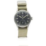 A GENTLEMAN'S STAINLESS STEEL BRITISH MILITARY OMEGA W.W.W. WRIST WATCH CIRCA 1940s D: Black dial