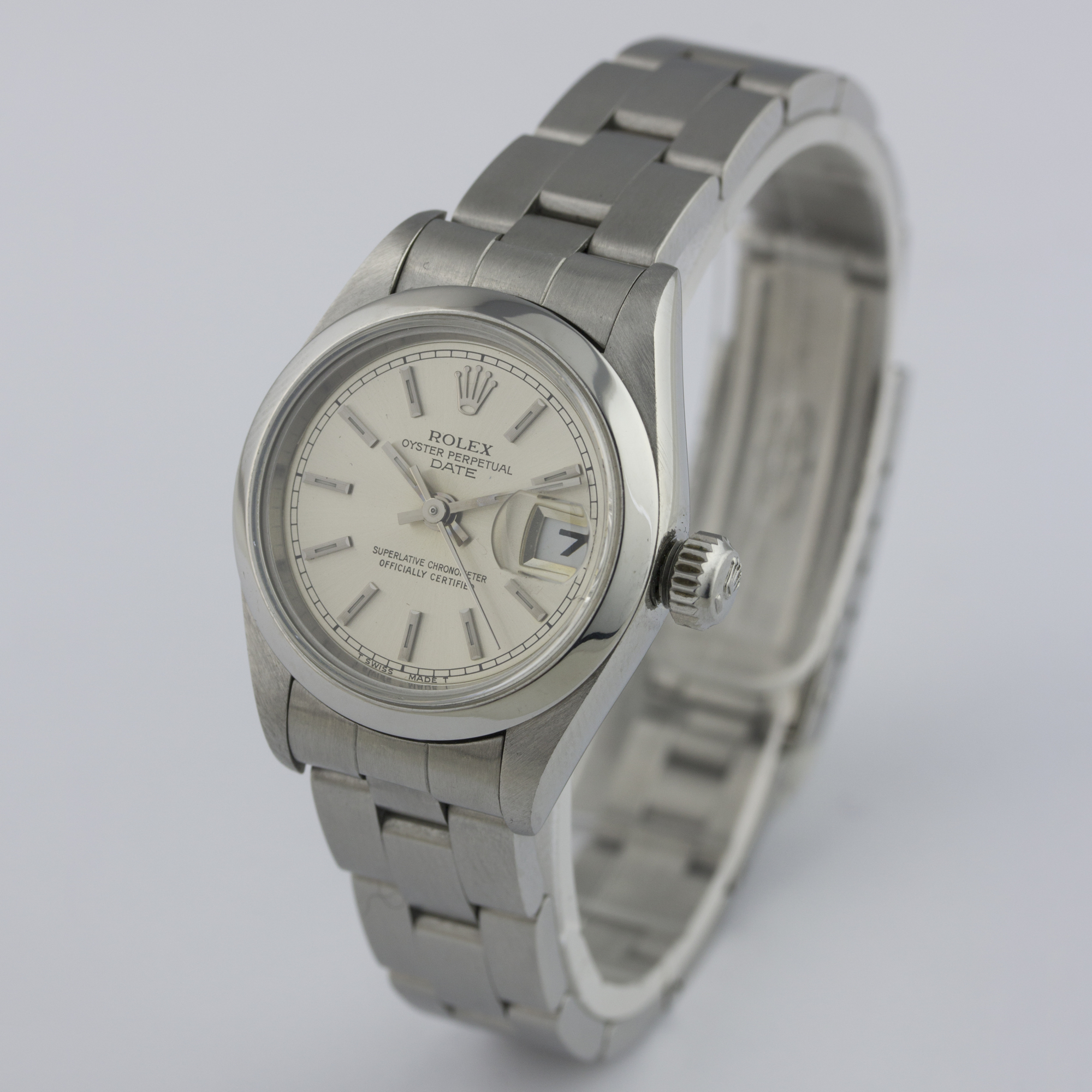 A LADIES STAINLESS STEEL ROLEX OYSTER PERPETUAL DATE BRACELET WATCH CIRCA 1993, REF. 69160 D: Silver - Image 4 of 9