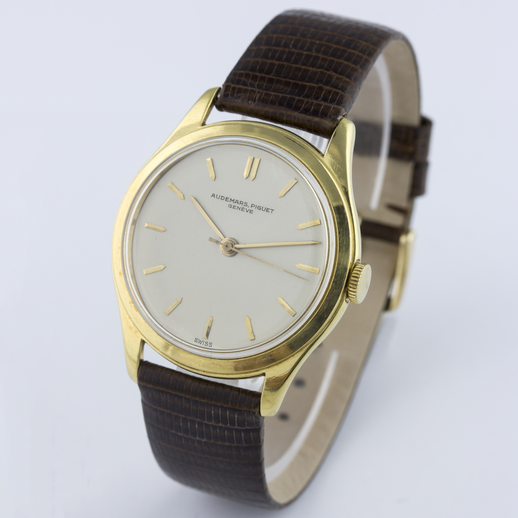 A FINE GENTLEMAN'S 18K SOLID GOLD AUDEMARS PIGUET WRIST WATCH CIRCA 1950s D: Silver dial with gilt - Image 4 of 8