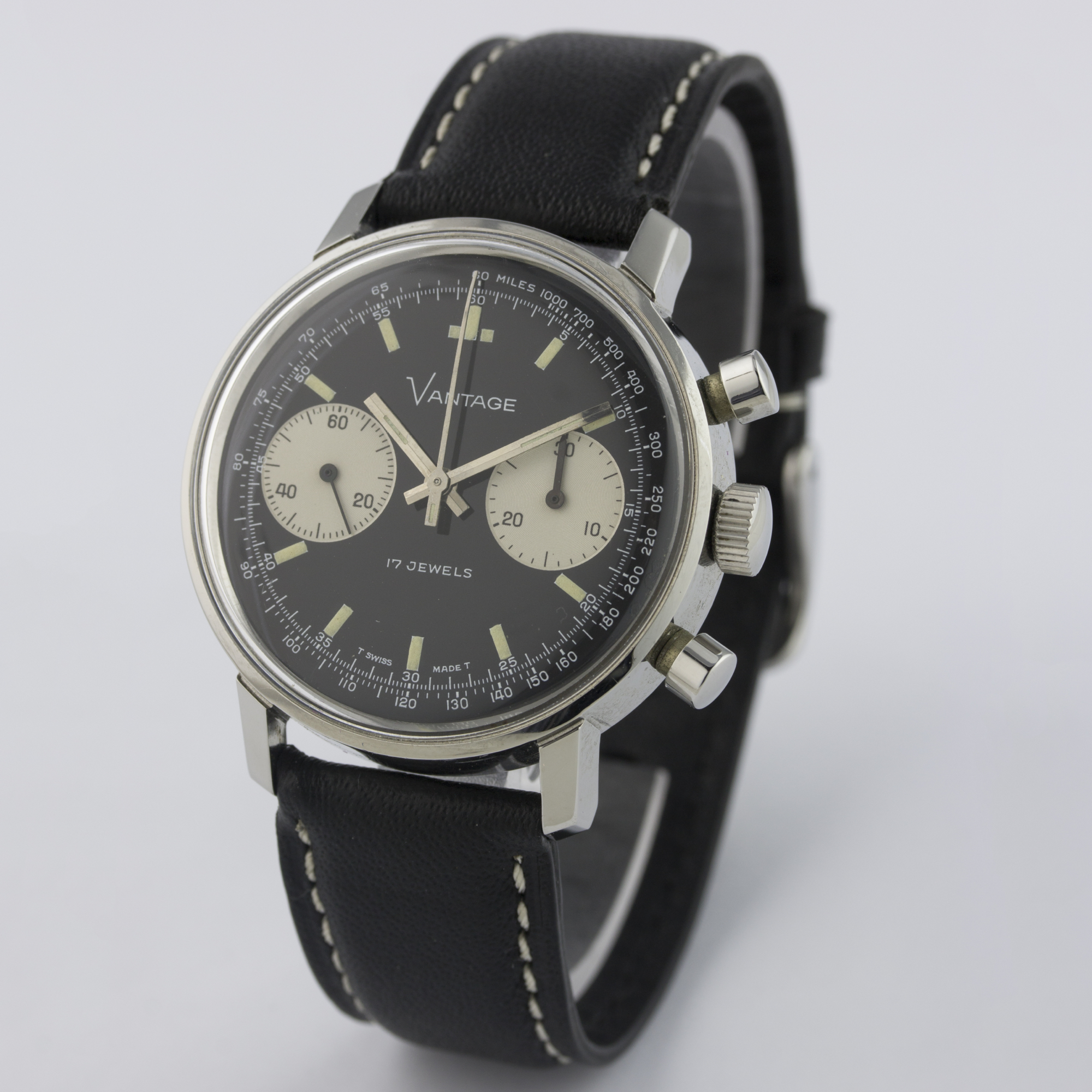 A GENTLEMAN’S STAINLESS STEEL VANTAGE CHRONOGRAPH WRIST WATCH CIRCA 1970 D: Black dial with luminous - Image 3 of 7